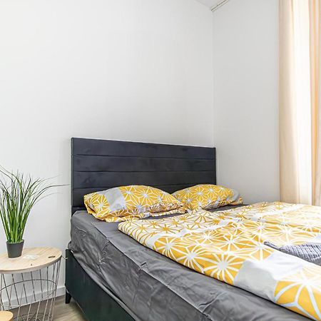 Near Schoenbrunn - Economy Rooms In Shared Apartment At Meidling Train Station Vienna Exterior photo