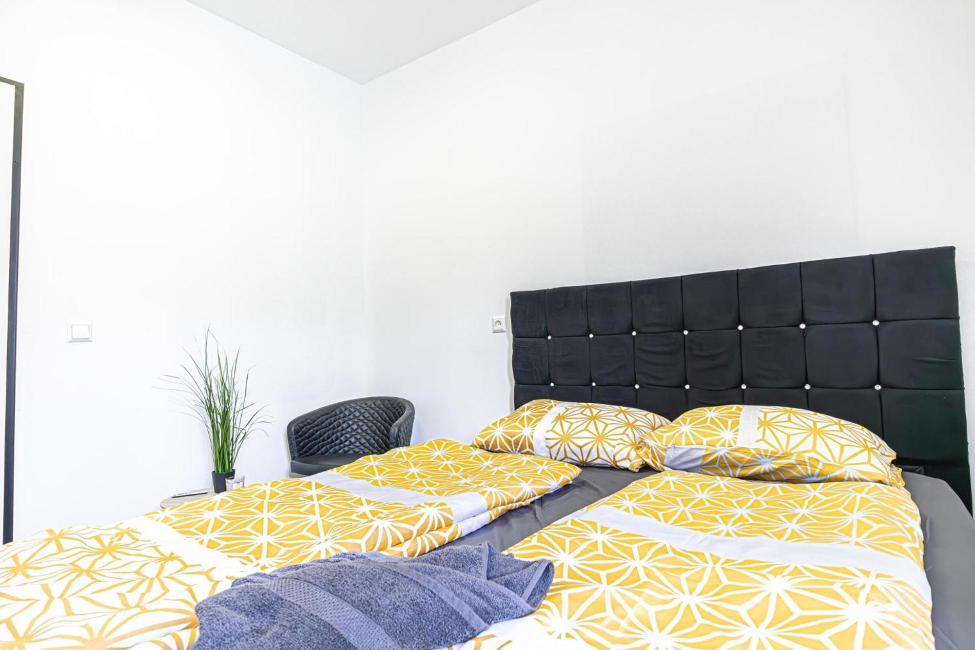 Near Schoenbrunn - Economy Rooms In Shared Apartment At Meidling Train Station Vienna Exterior photo
