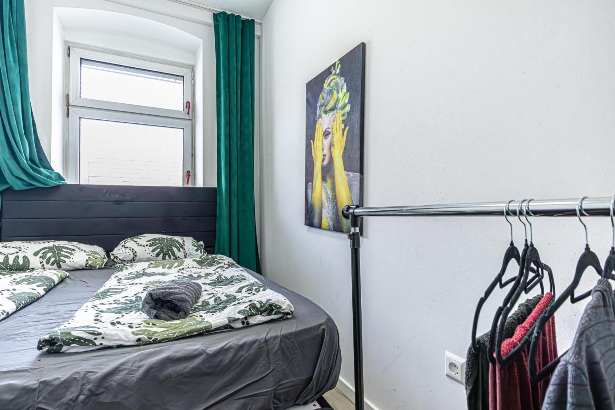 Near Schoenbrunn - Economy Rooms In Shared Apartment At Meidling Train Station Vienna Exterior photo