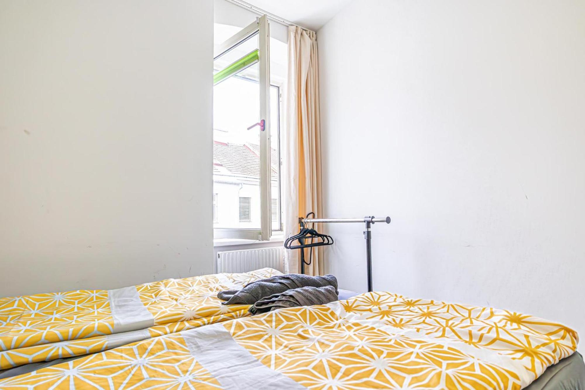 Near Schoenbrunn - Economy Rooms In Shared Apartment At Meidling Train Station Vienna Exterior photo
