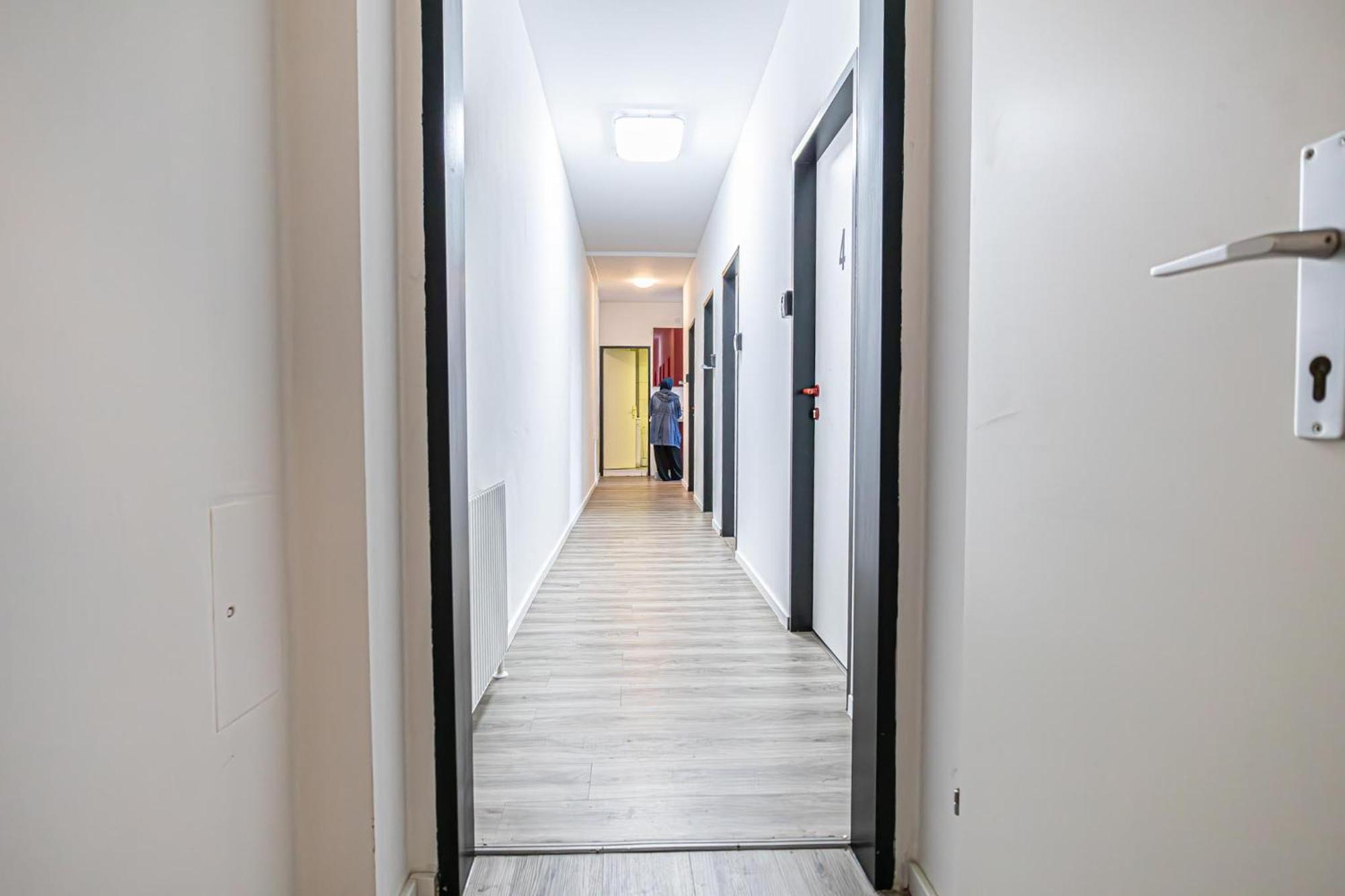 Near Schoenbrunn - Economy Rooms In Shared Apartment At Meidling Train Station Vienna Exterior photo