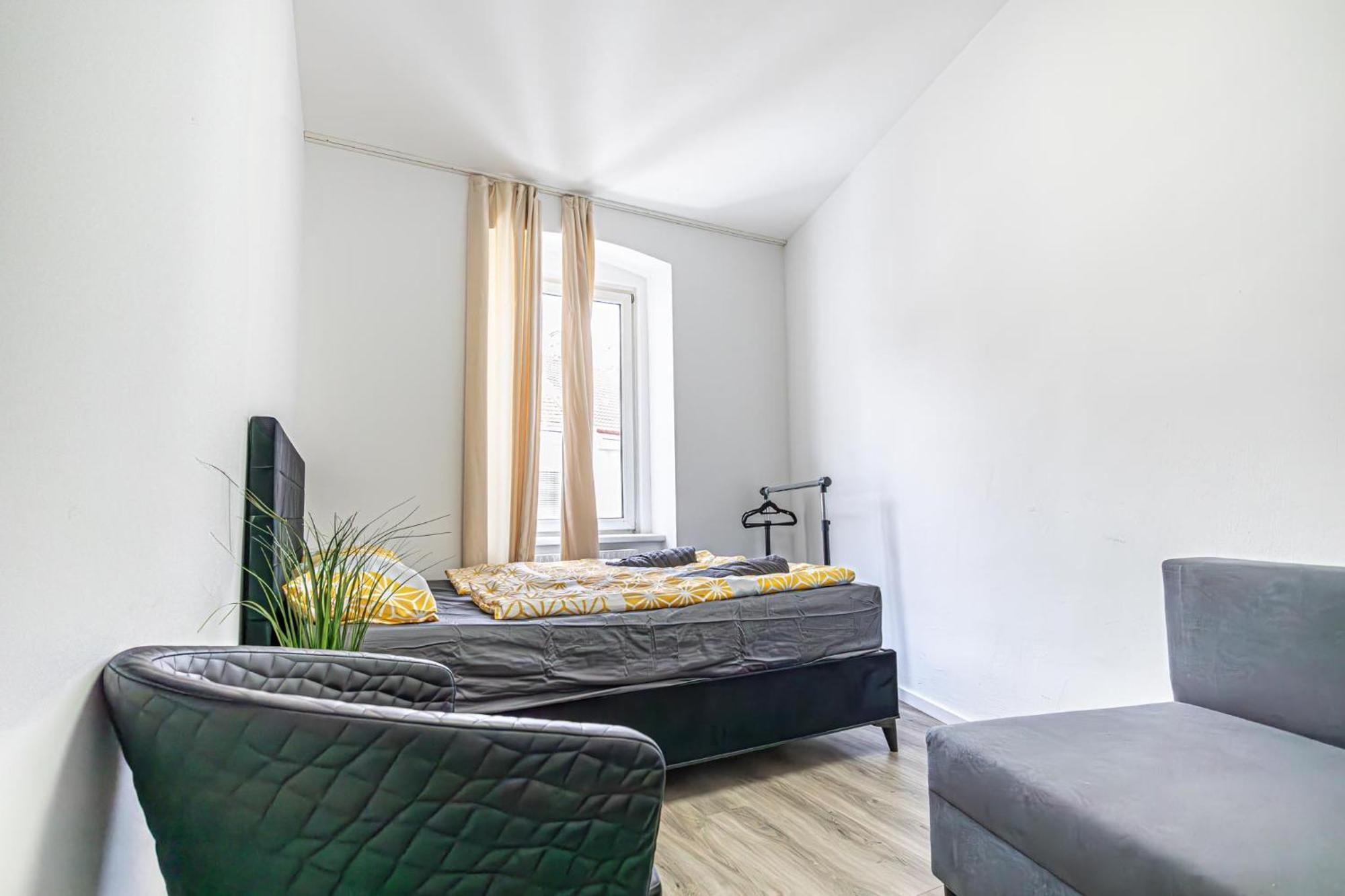 Near Schoenbrunn - Economy Rooms In Shared Apartment At Meidling Train Station Vienna Exterior photo