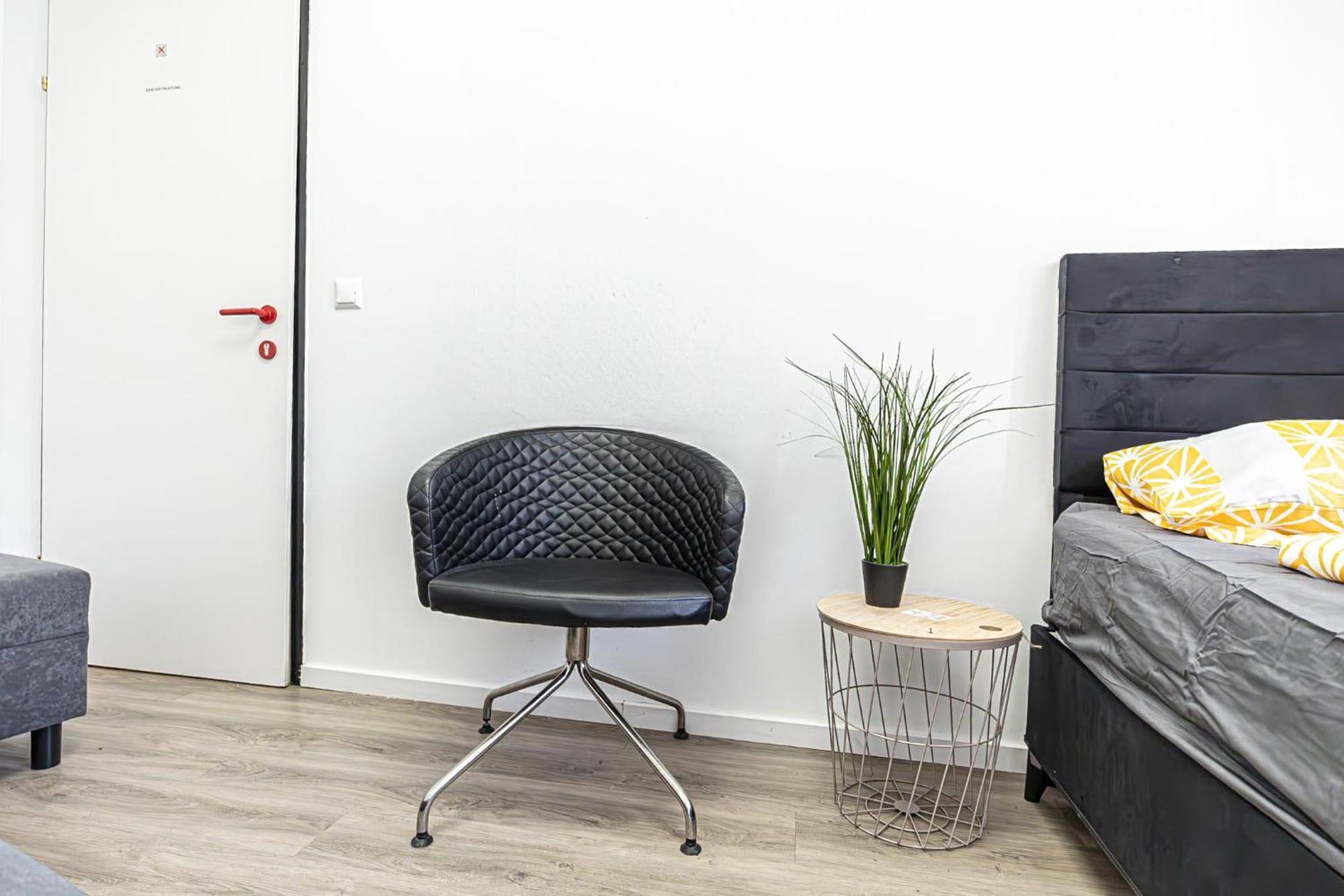 Near Schoenbrunn - Economy Rooms In Shared Apartment At Meidling Train Station Vienna Exterior photo