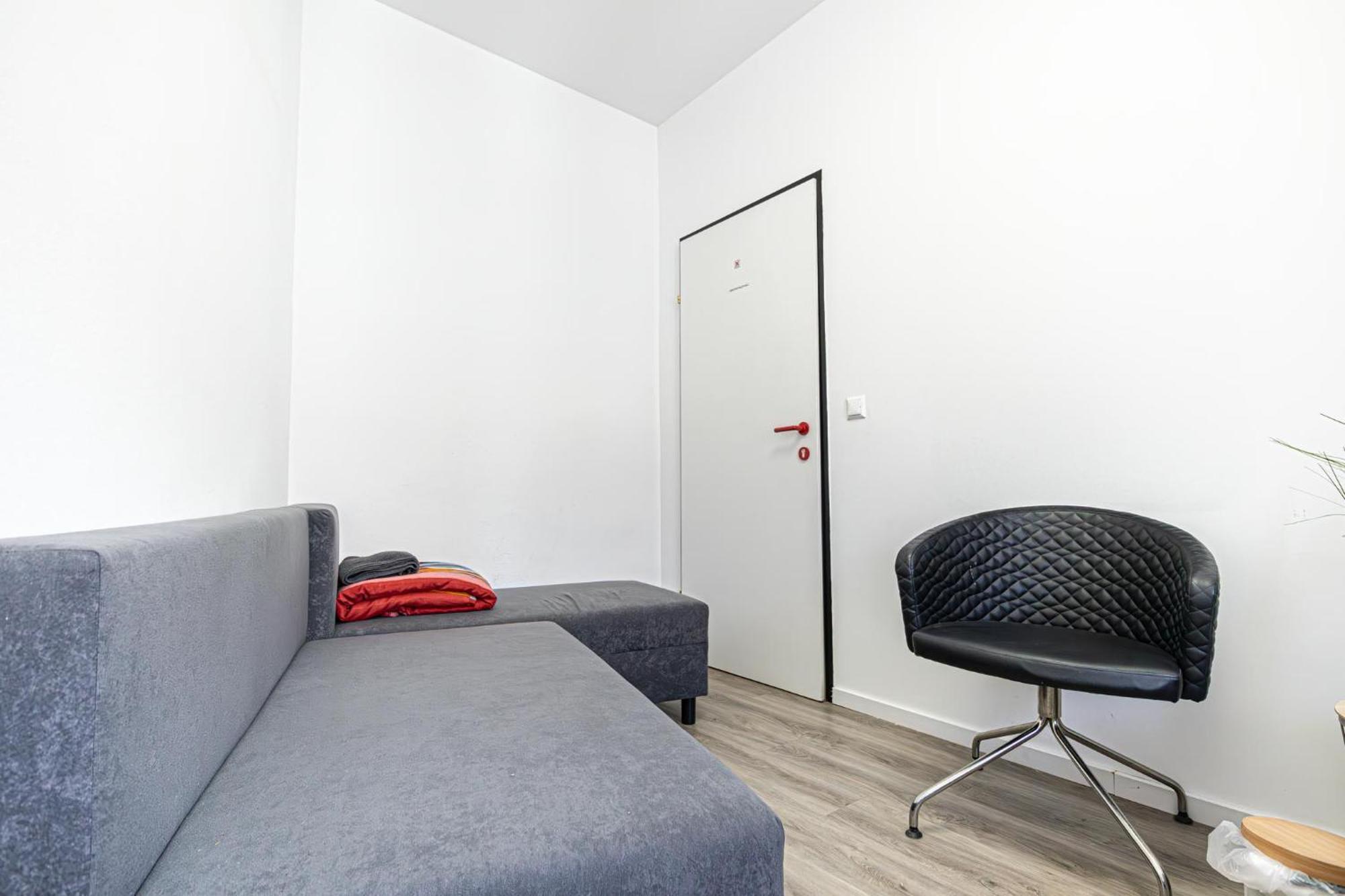 Near Schoenbrunn - Economy Rooms In Shared Apartment At Meidling Train Station Vienna Exterior photo