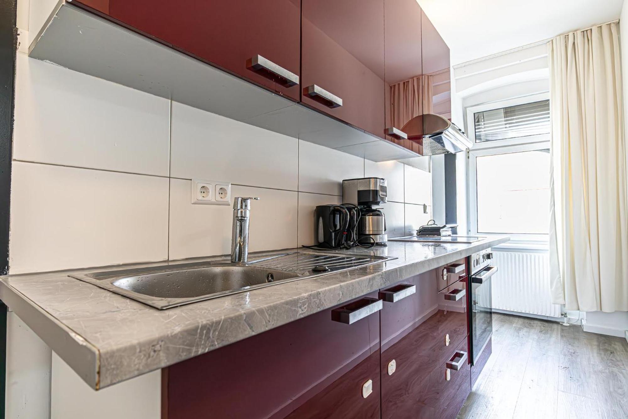 Near Schoenbrunn - Economy Rooms In Shared Apartment At Meidling Train Station Vienna Exterior photo