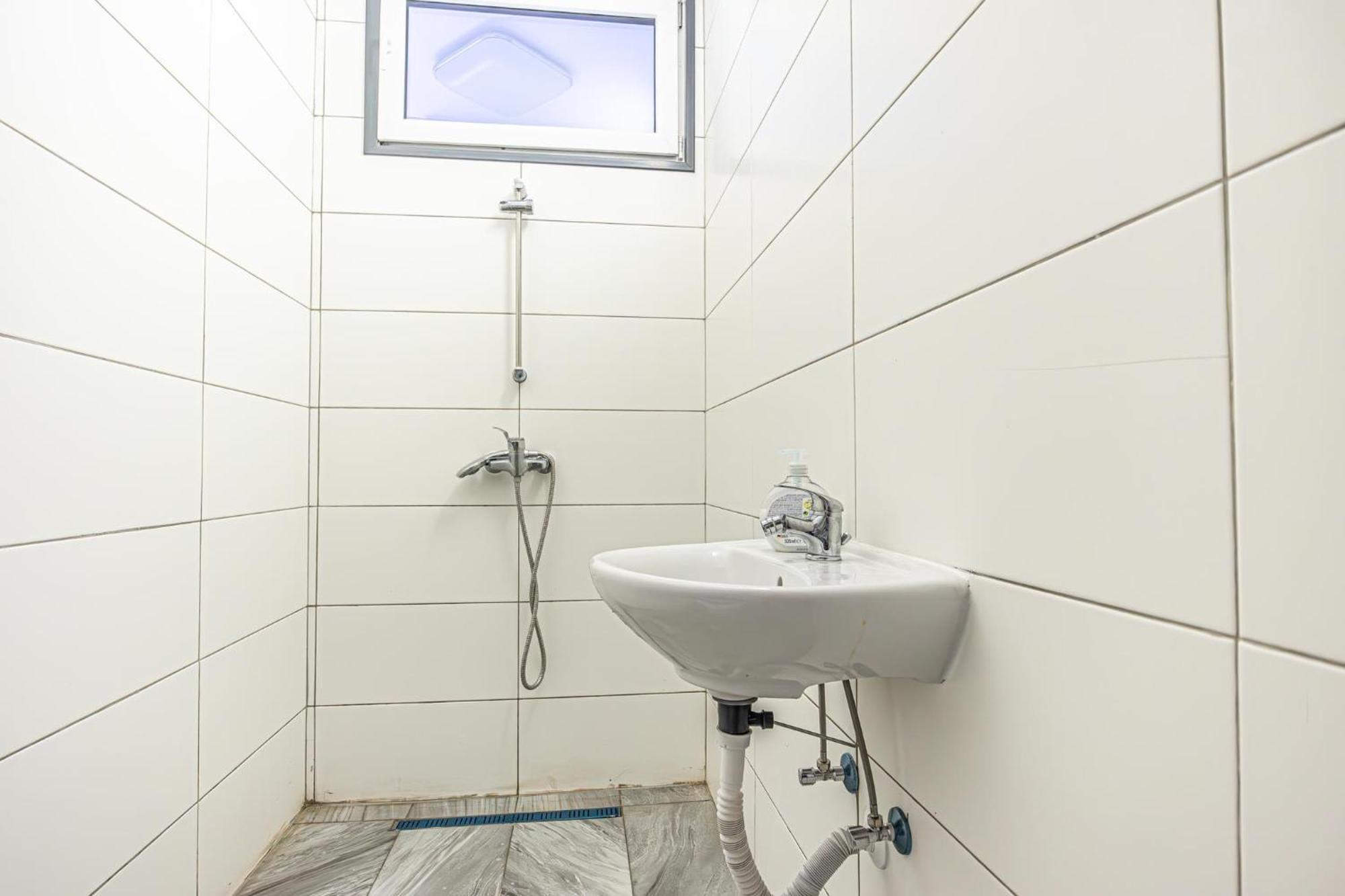 Near Schoenbrunn - Economy Rooms In Shared Apartment At Meidling Train Station Vienna Exterior photo