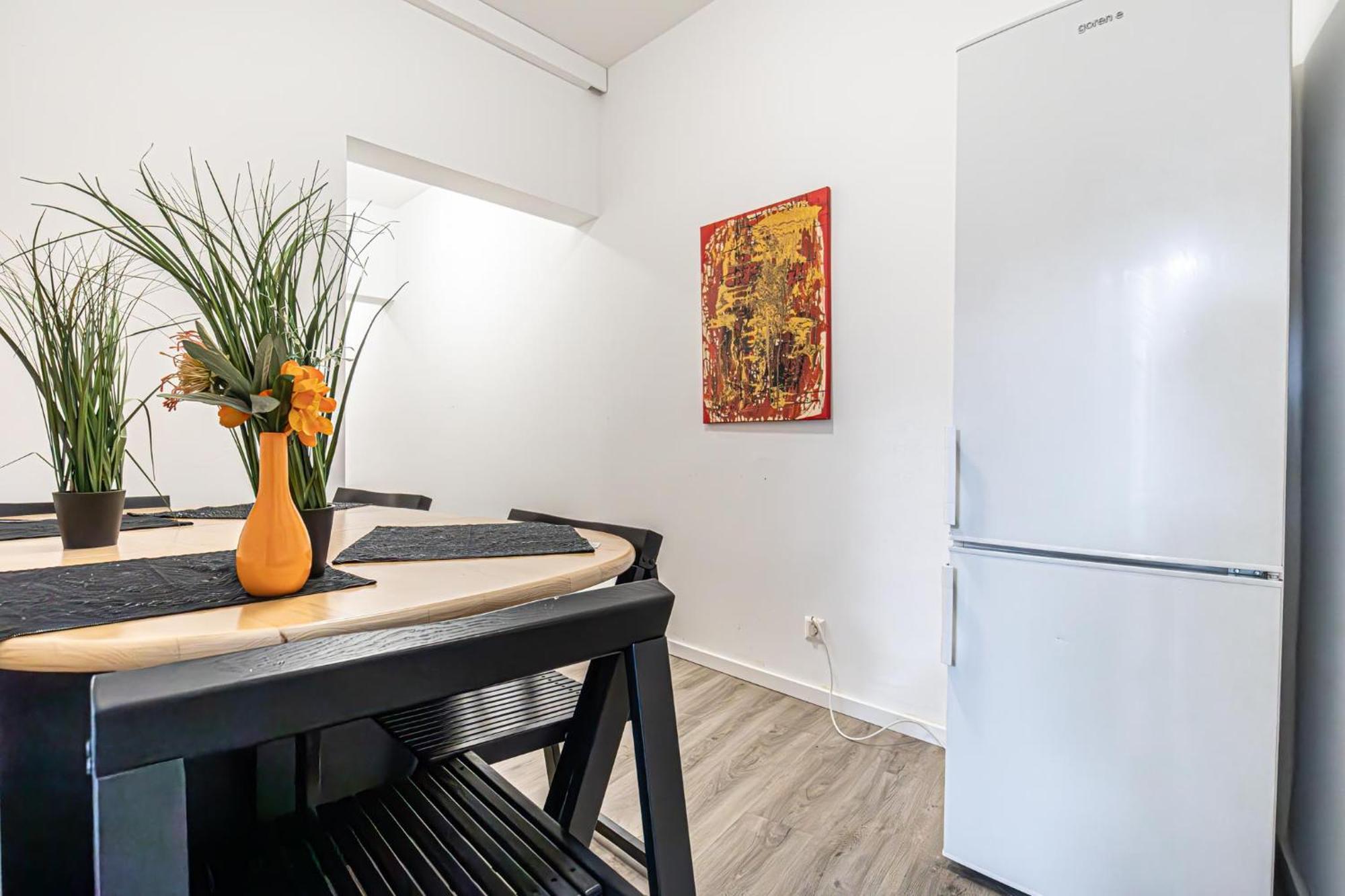 Near Schoenbrunn - Economy Rooms In Shared Apartment At Meidling Train Station Vienna Exterior photo