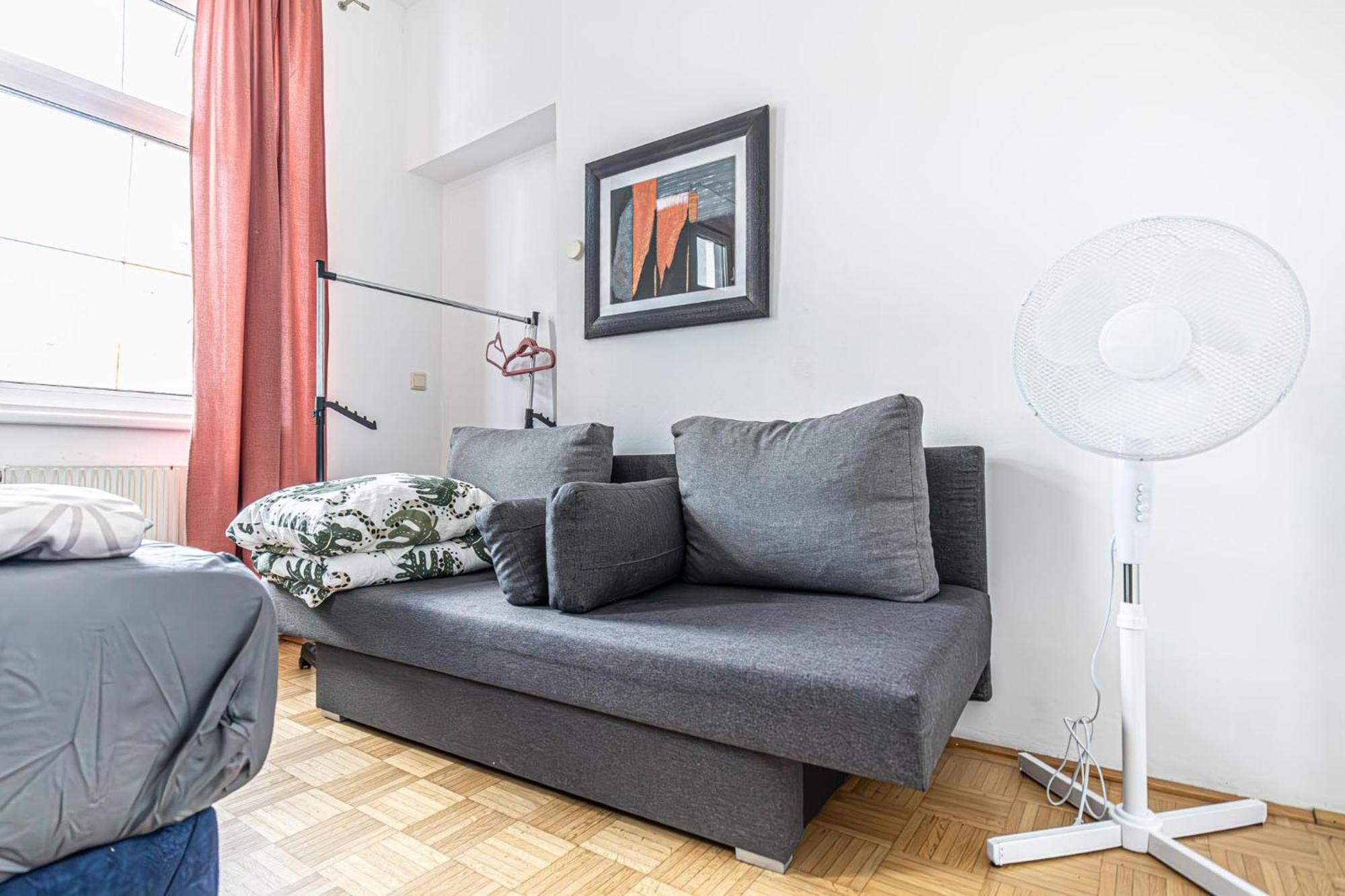Near Schoenbrunn - Economy Rooms In Shared Apartment At Meidling Train Station Vienna Exterior photo