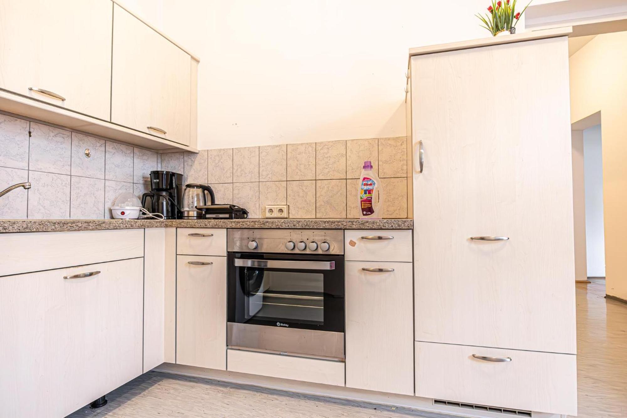Near Schoenbrunn - Economy Rooms In Shared Apartment At Meidling Train Station Vienna Exterior photo