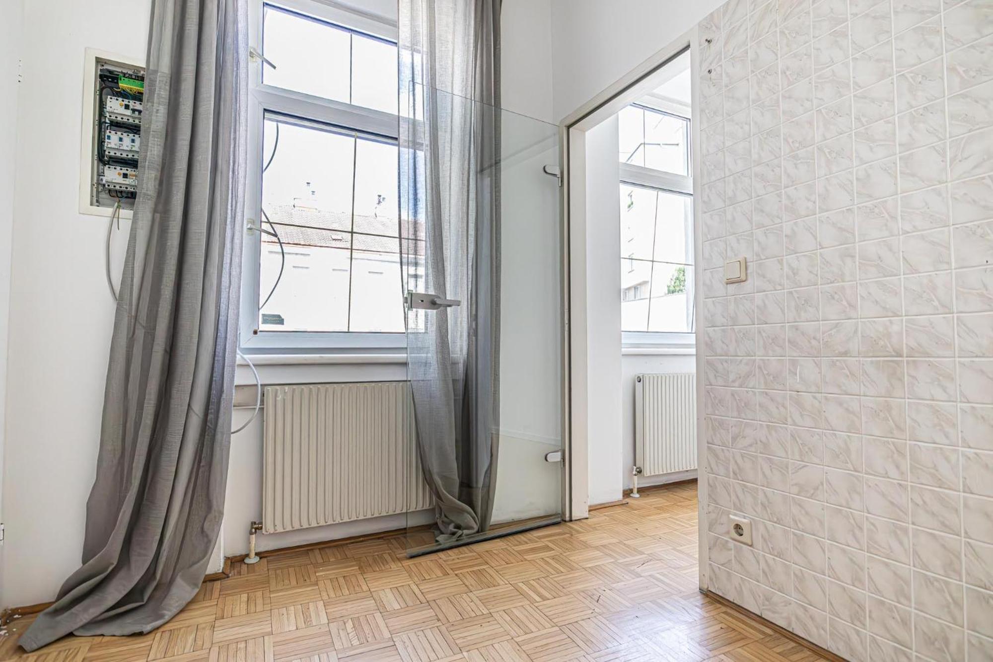 Near Schoenbrunn - Economy Rooms In Shared Apartment At Meidling Train Station Vienna Exterior photo