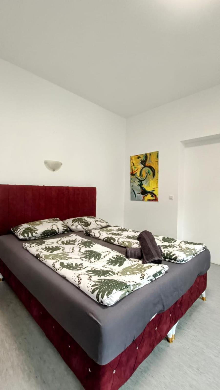 Near Schoenbrunn - Economy Rooms In Shared Apartment At Meidling Train Station Vienna Exterior photo