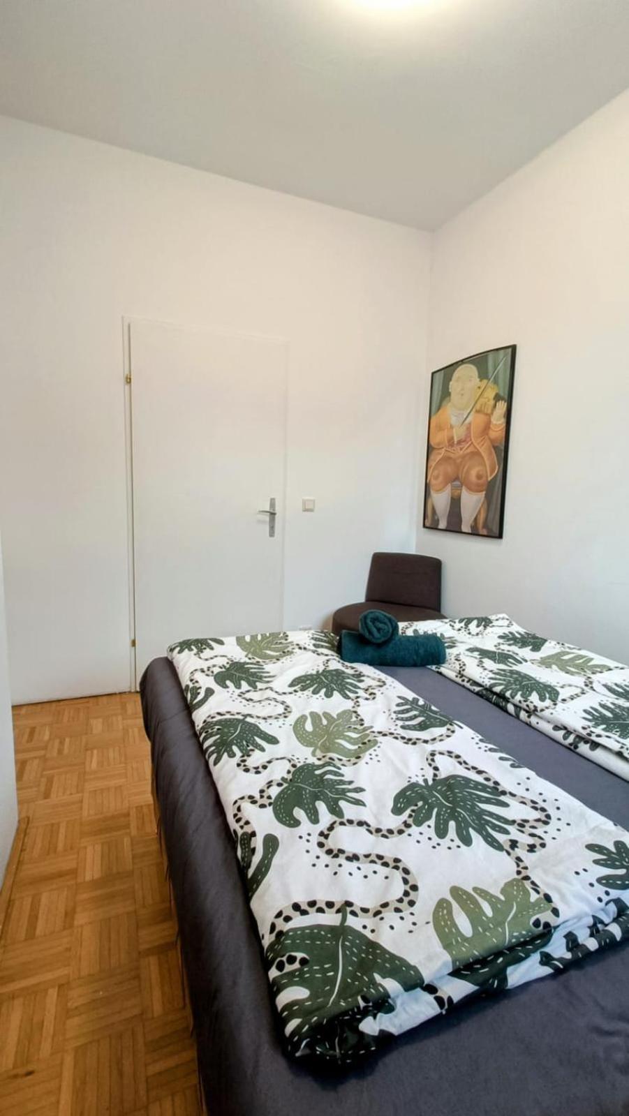 Near Schoenbrunn - Economy Rooms In Shared Apartment At Meidling Train Station Vienna Exterior photo
